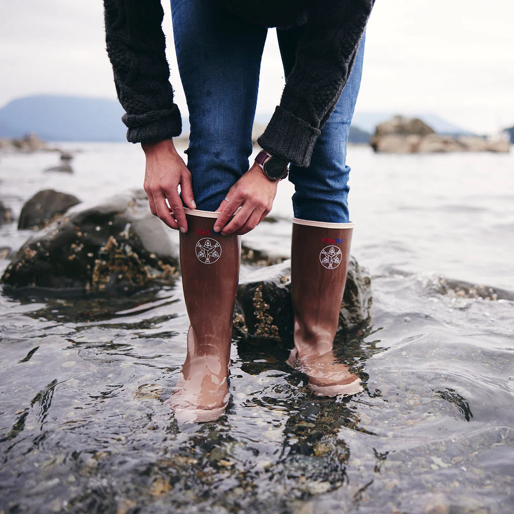 WOMEN'S SALMON SISTERS 15" LEGACY BOOT